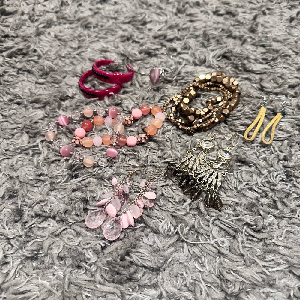 3$/15 Mixed Brand Pink and Gold Women's Accessory Set Bracelet Earrings